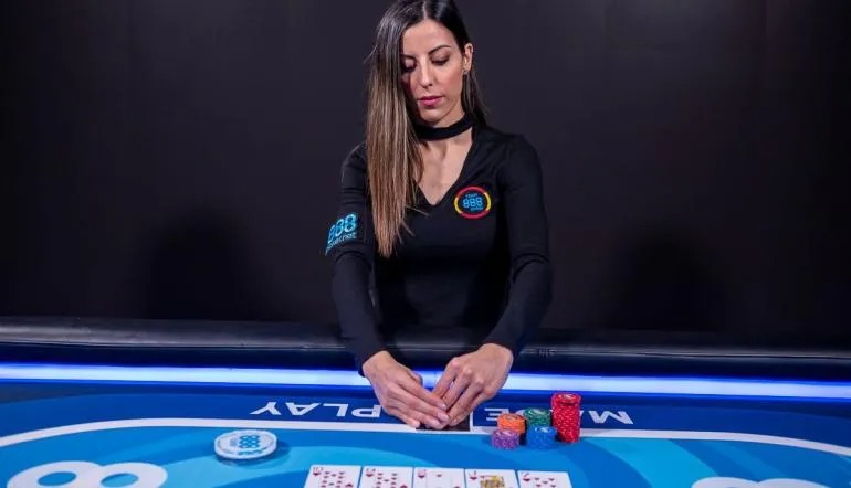 Câți bani îți trebuie pentru a începe să joci turnee de poker