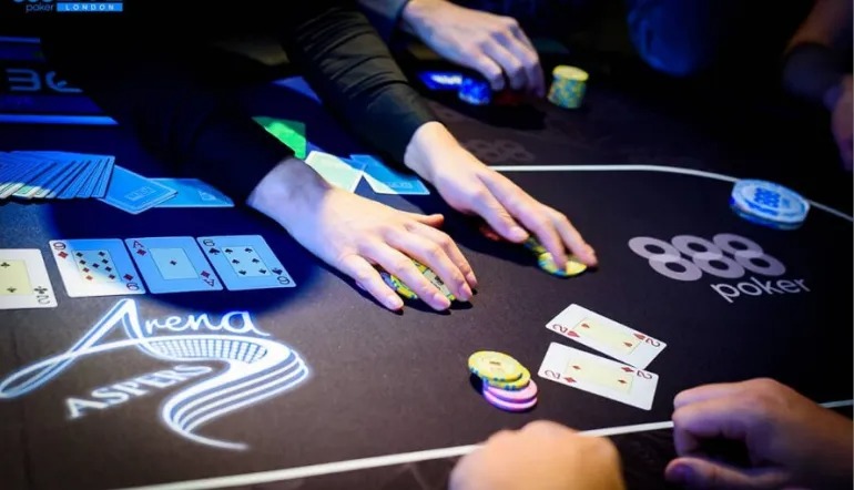 Cum devii dealer profesionist de poker